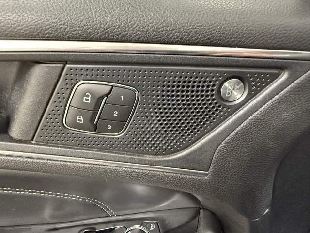 Used 2020 Ford Edge Titanium image 11