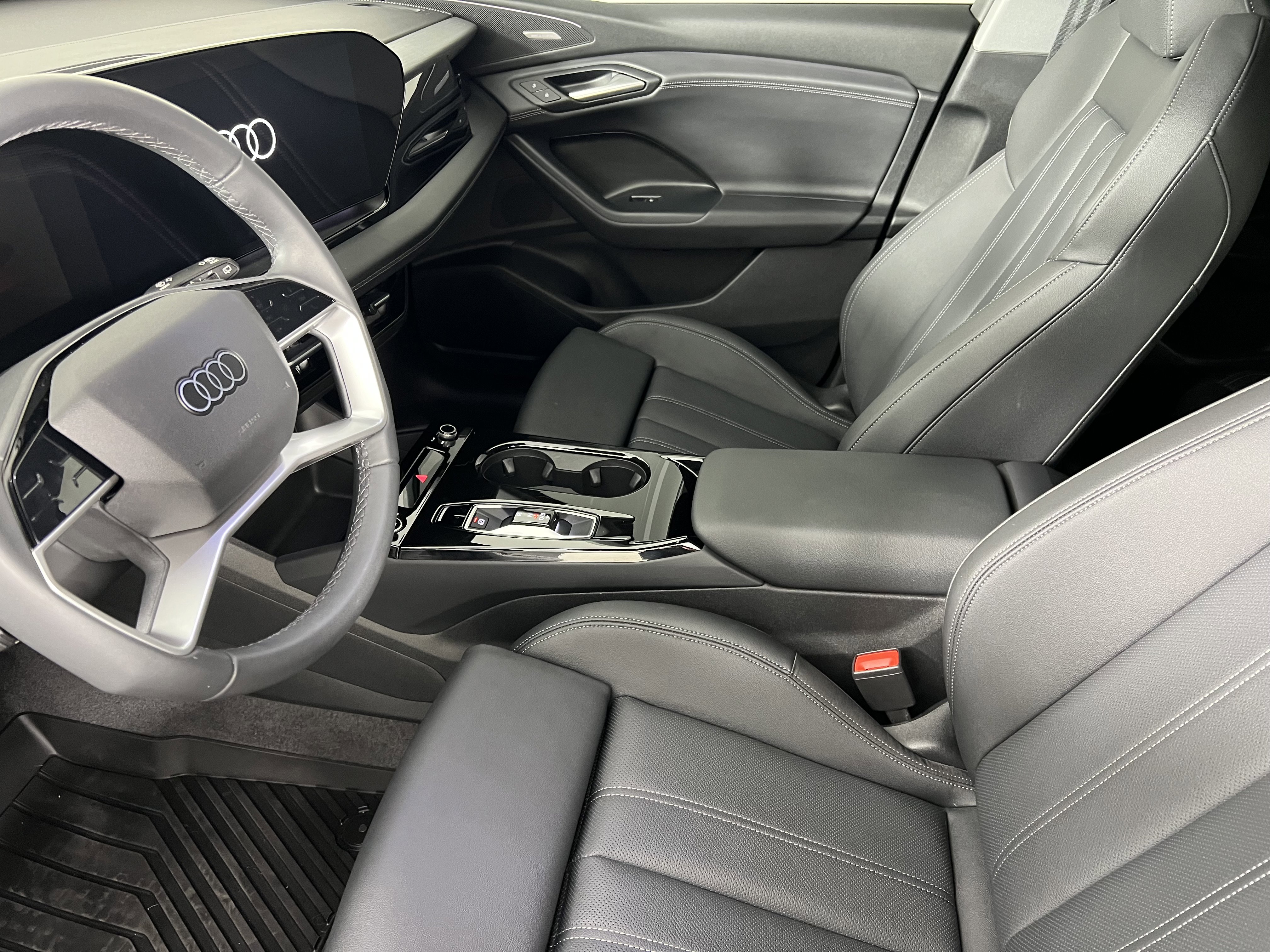 Used 2025 Audi Q6 e-tron Premium Plus AWD/4WD image 4