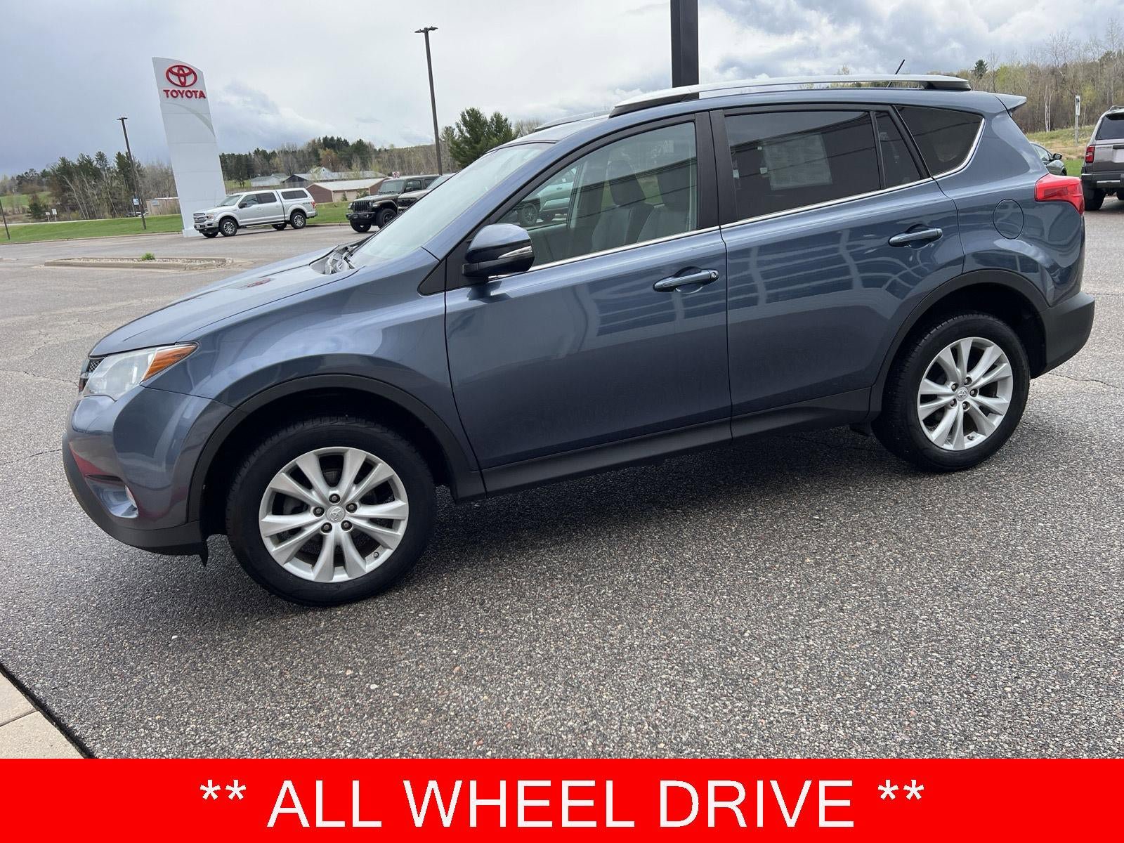 Used 2014 Toyota RAV4 Limited w/ Technology Package AWD/4WD image 6