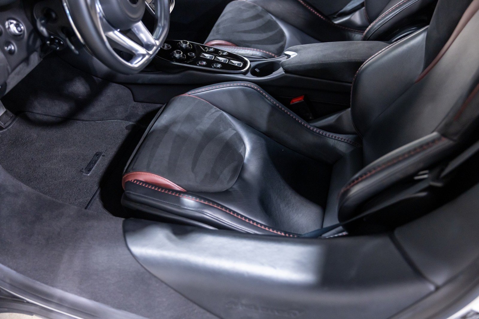 Used 2022 McLaren GT RWD image 33