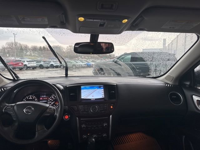 Used 2017 Nissan Pathfinder Platinum w/ Family Entertainment Package image 32