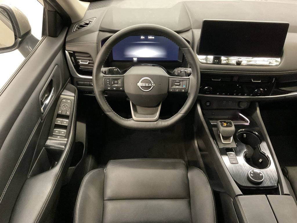Used 2025 Nissan Rogue SL AWD/4WD image 15