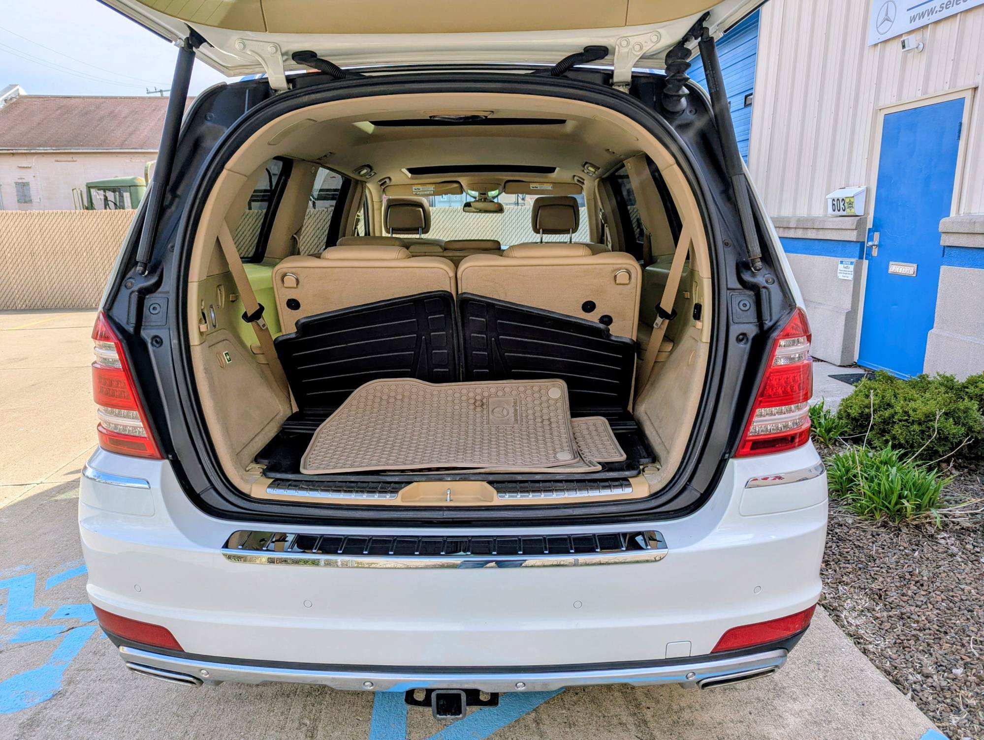 Used 2011 Mercedes-Benz GL 450 4MATIC image 10