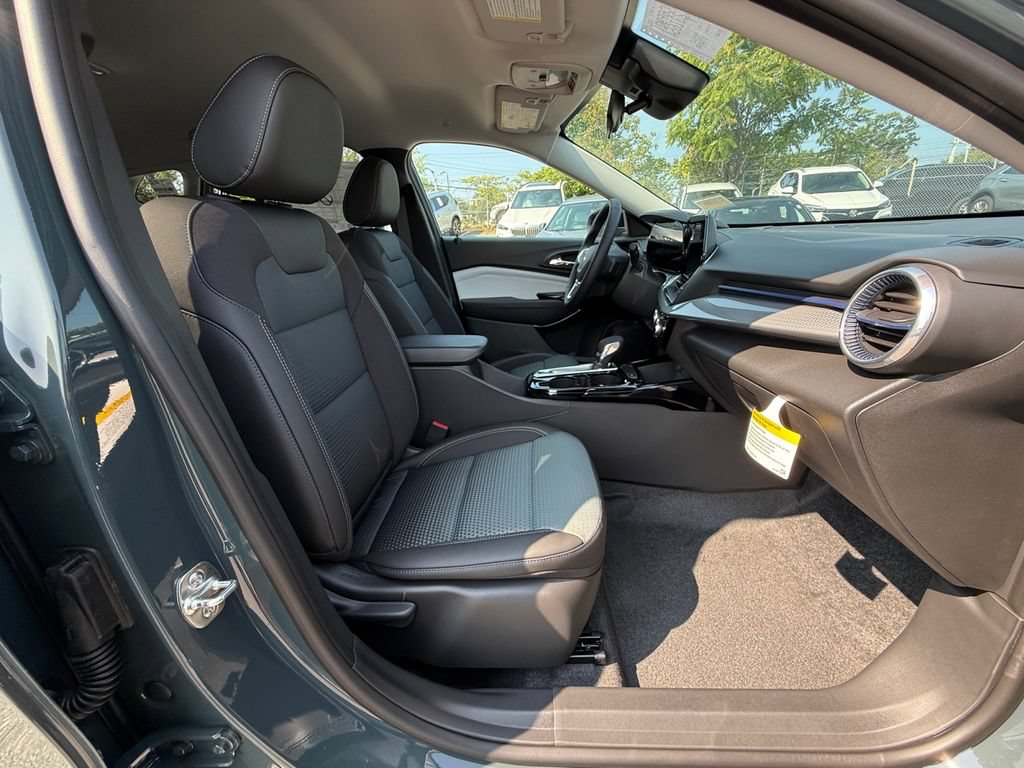 New 2026 Chevrolet Trax LT w/ Driver Confidence Package FWD image 24