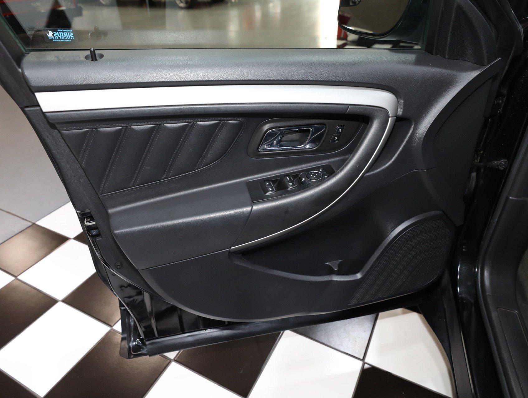 Used 2013 Ford Taurus SEL FWD image 43