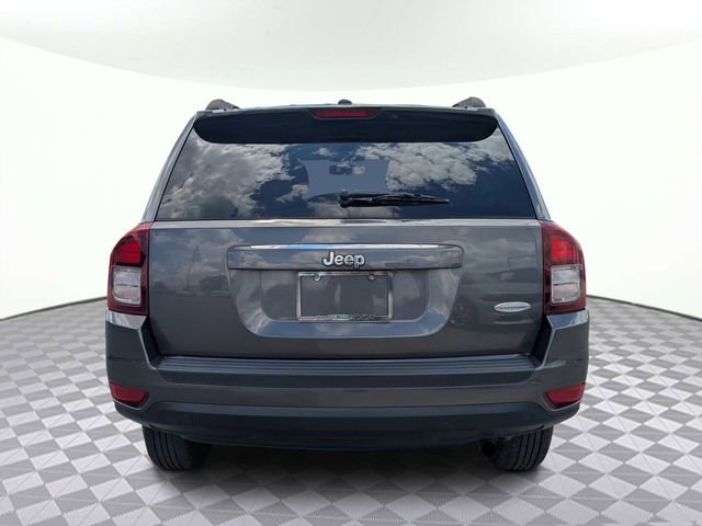 Used 2016 Jeep Compass Latitude FWD image 2