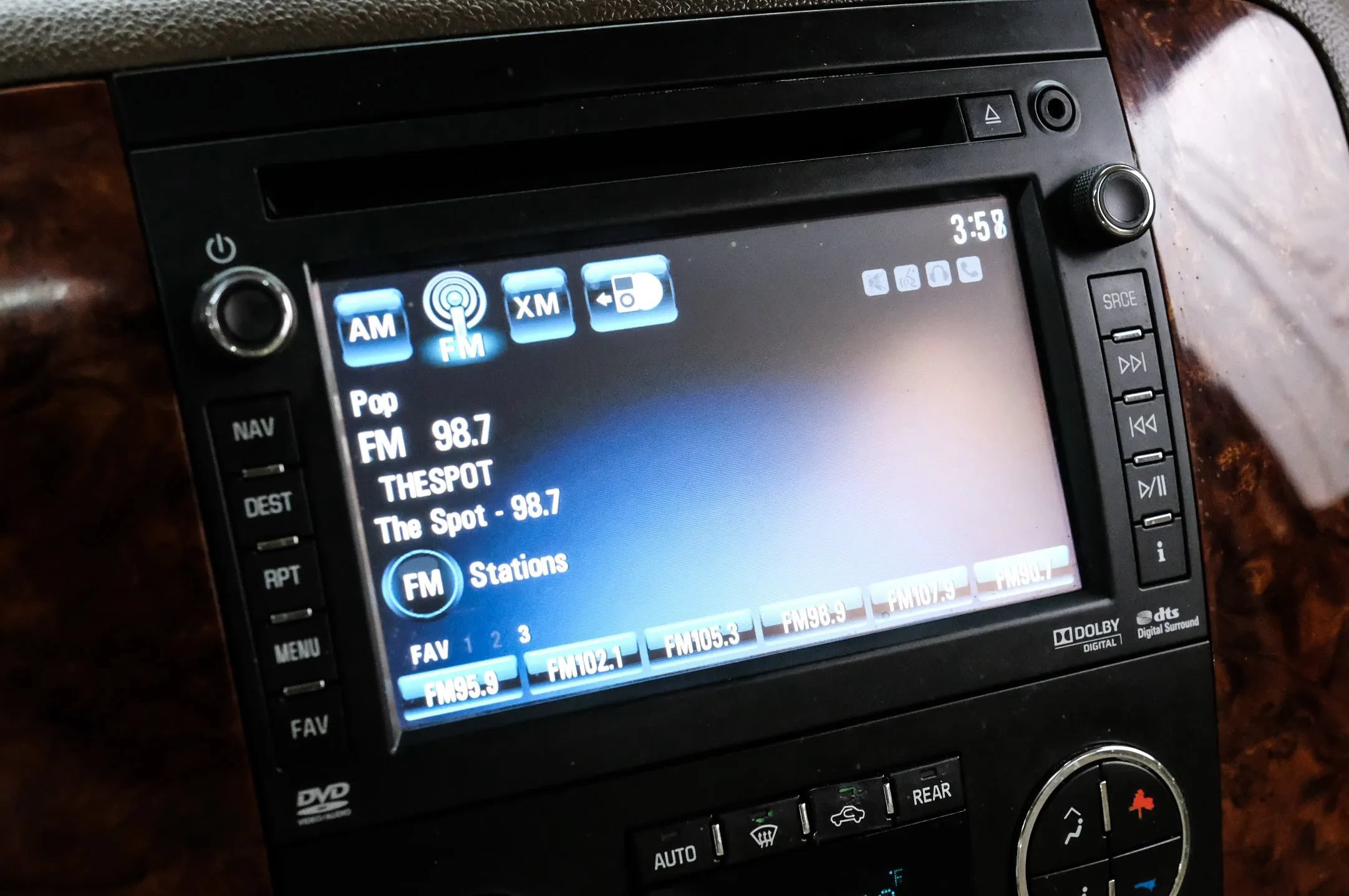 Used 2013 Chevrolet Tahoe LTZ RWD image 33