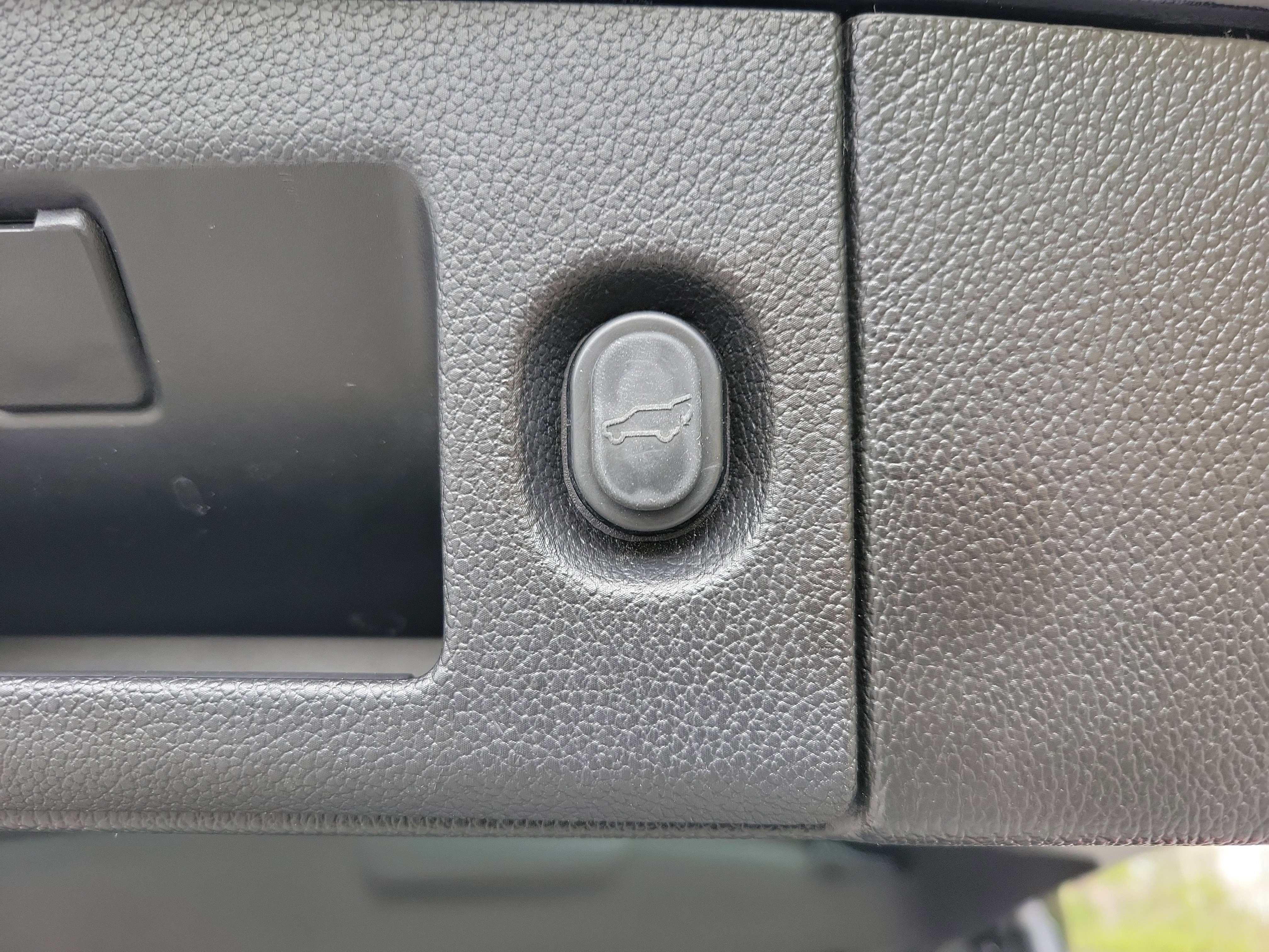 Used 2018 Chevrolet Tahoe LT AWD/4WD image 17