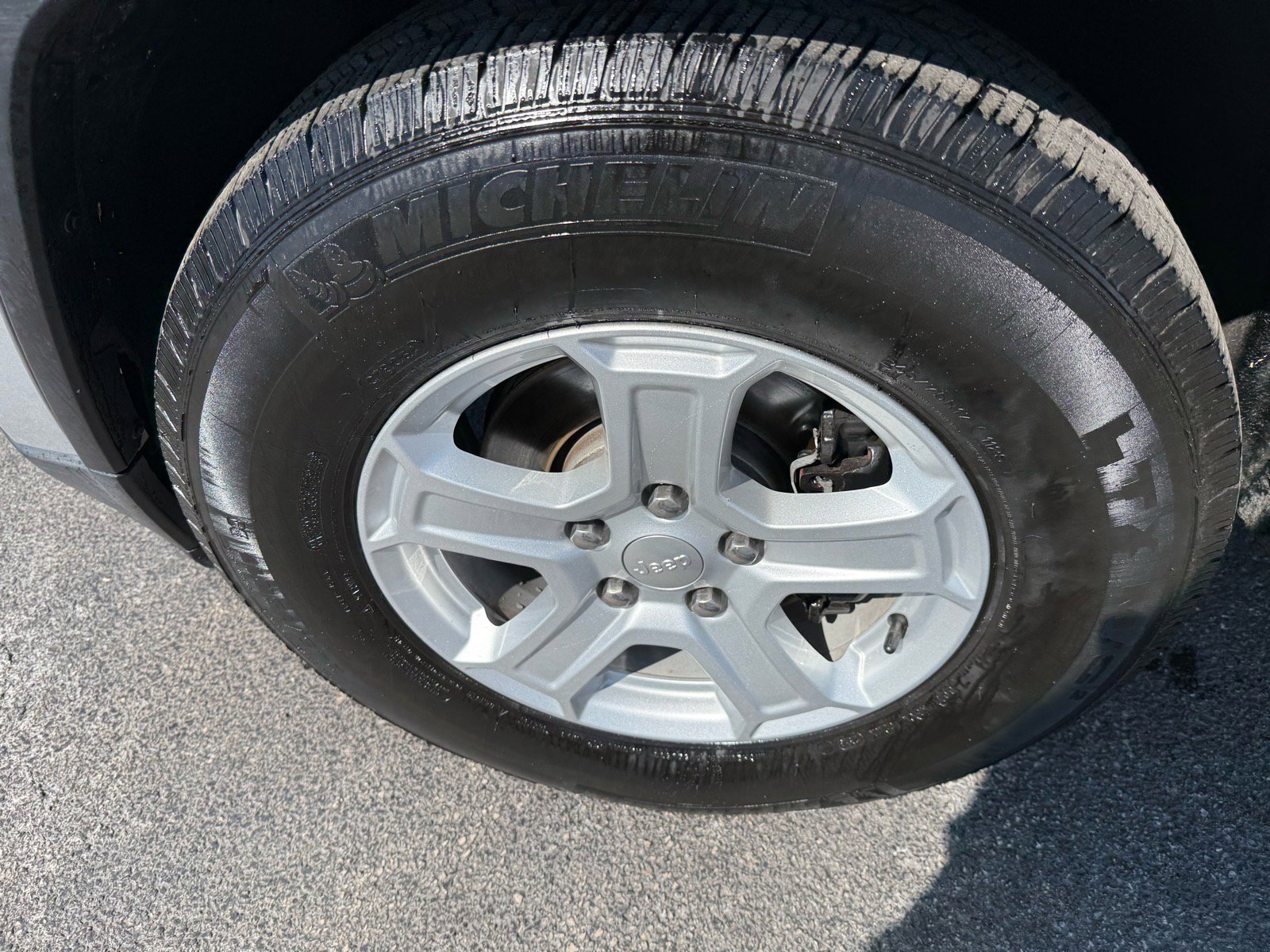 Used 2013 Jeep Grand Cherokee Laredo w/ Laredo E Group image 10