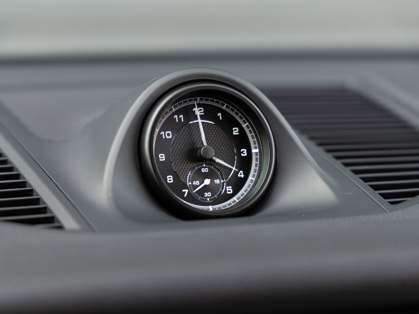 Certified 2025 Porsche Macan image 16