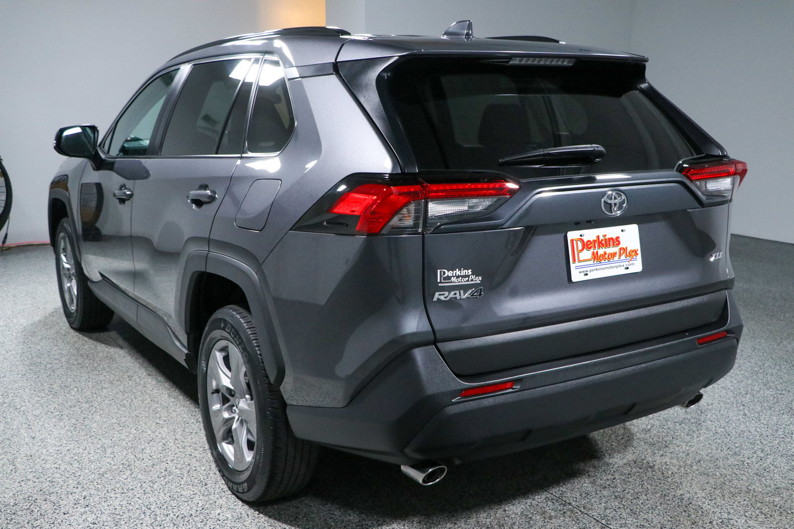 Used 2024 Toyota RAV4 XLE FWD image 9