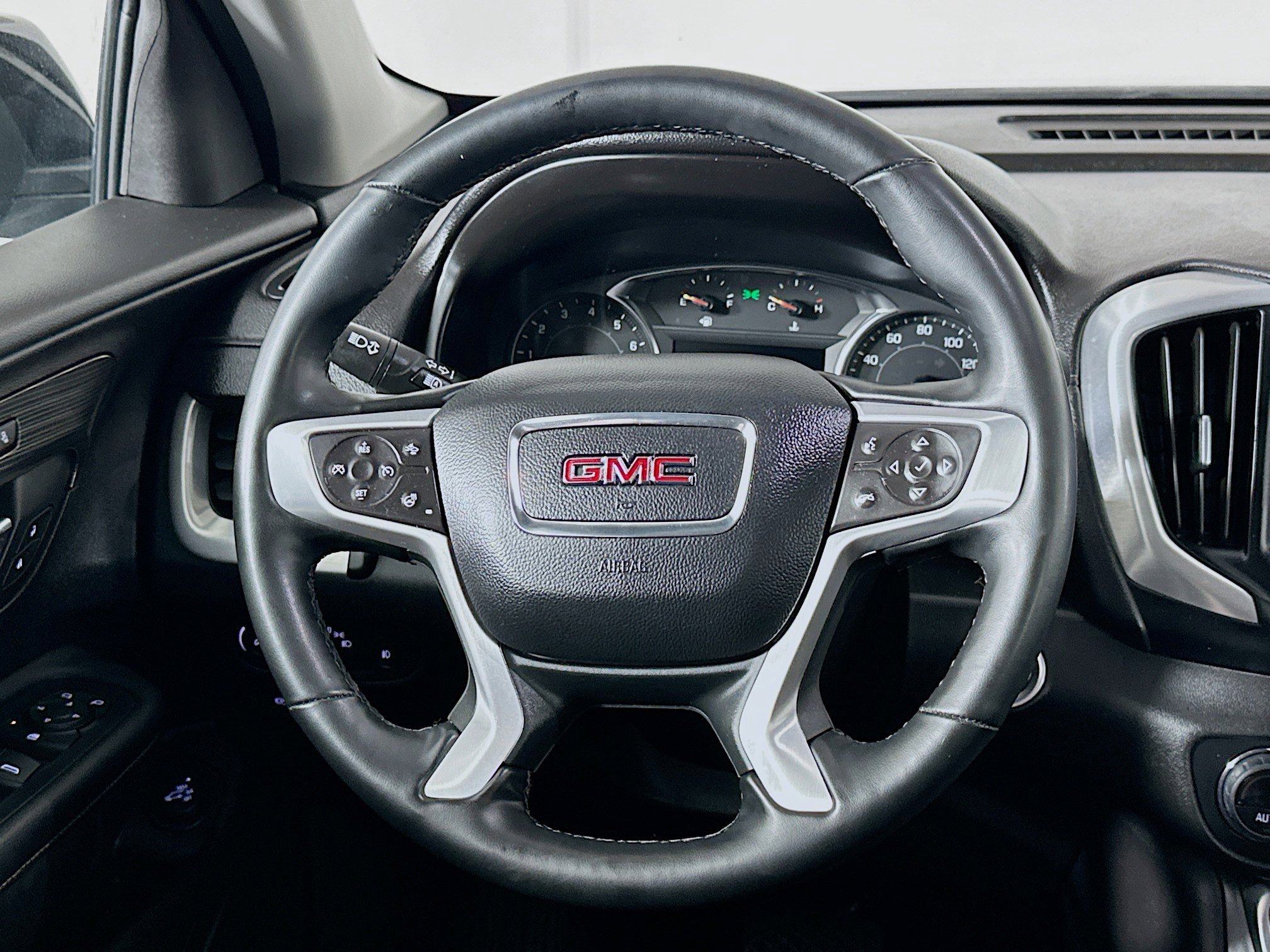 Used 2024 GMC Terrain SLT image 18