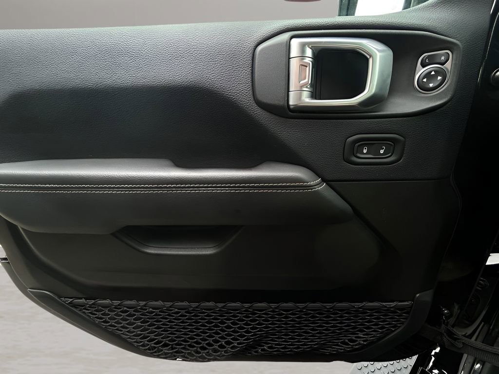 Used 2022 Jeep Wrangler Unlimited Sahara w/ Cold Weather Group image 31