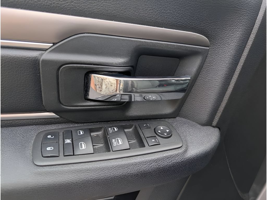 Used 2024 RAM 1500 Warlock AWD/4WD image 13