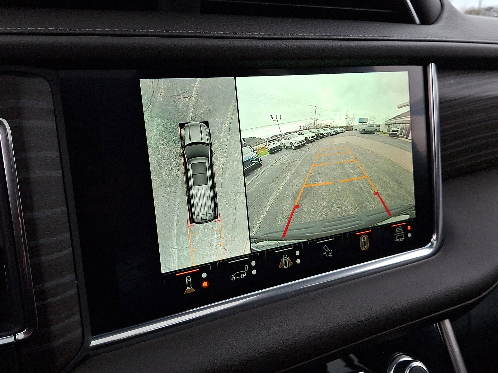 Used 2023 GMC Yukon XL Denali w/ Advanced Technology Package image 19