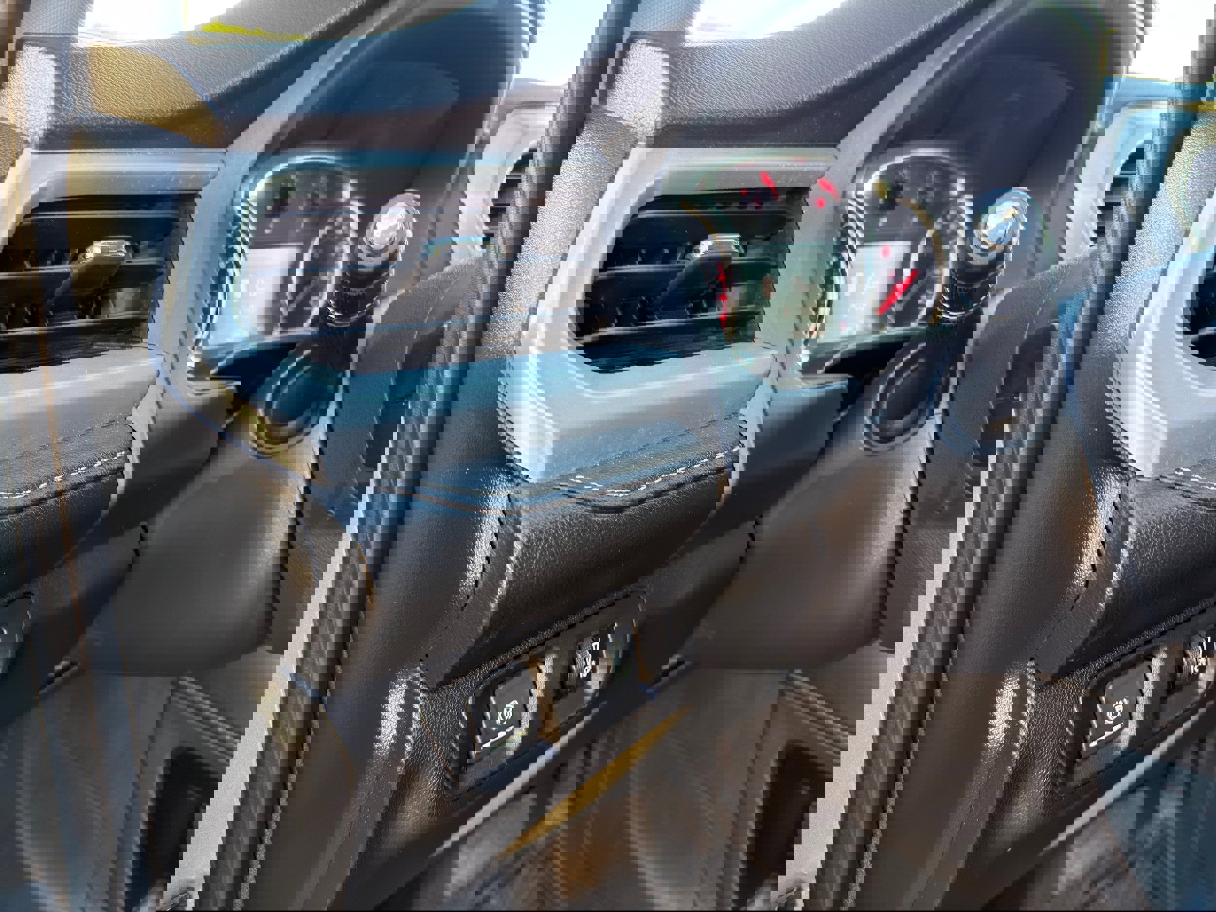 Used 2023 GMC Acadia SLT image 26