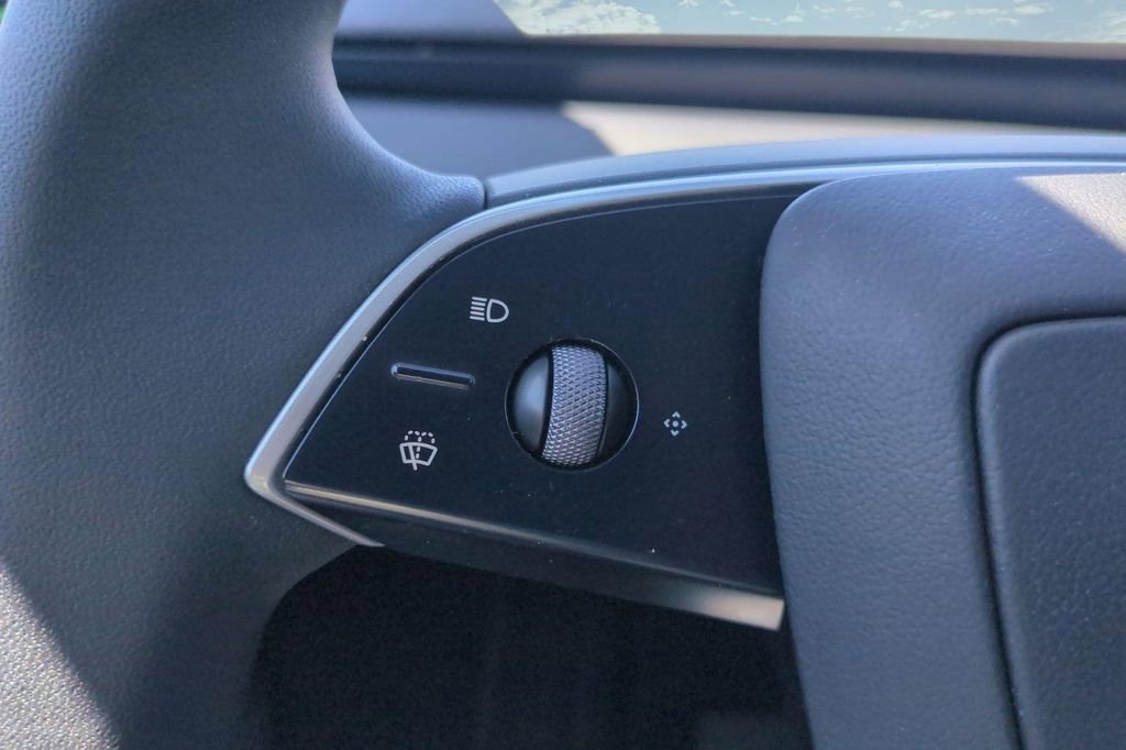 Used 2026 Tesla Model Y Long Range AWD/4WD image 24