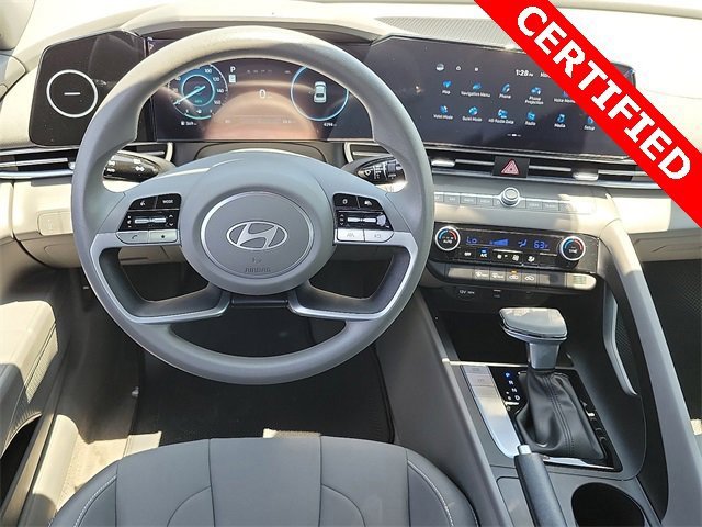 Used 2024 Hyundai Elantra SEL image 3