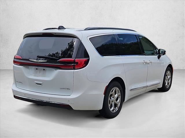 Used 2023 Chrysler Pacifica Limited FWD image 5