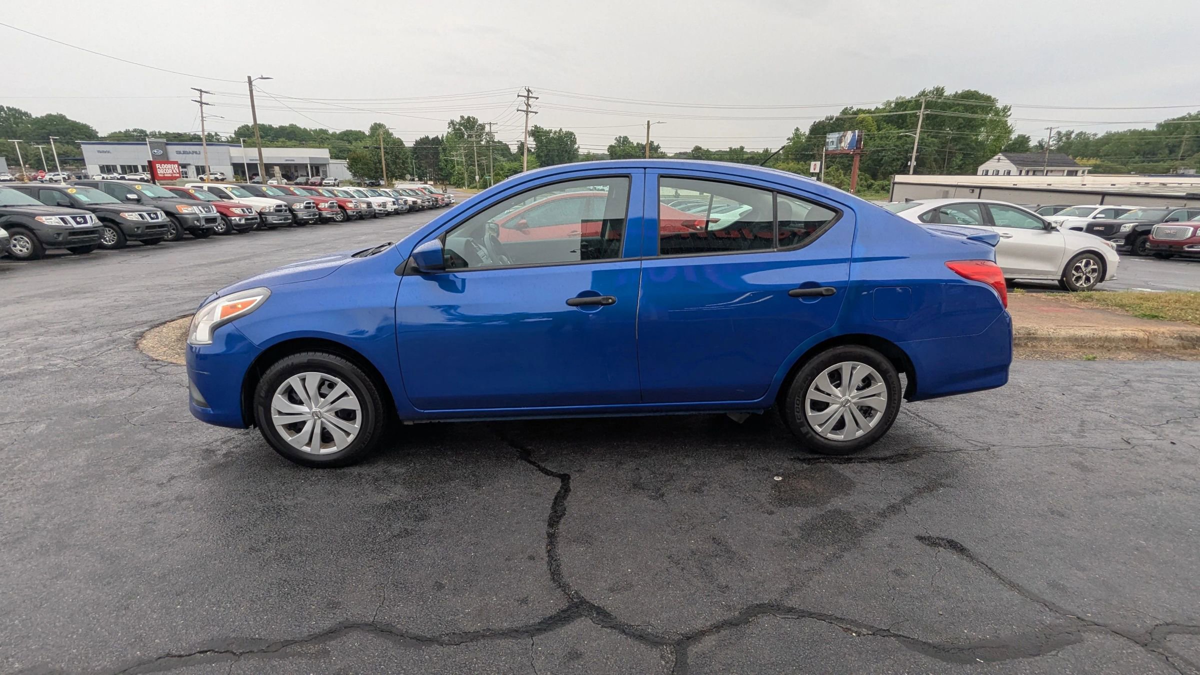 Used 2017 Nissan Versa S Plus FWD image 4