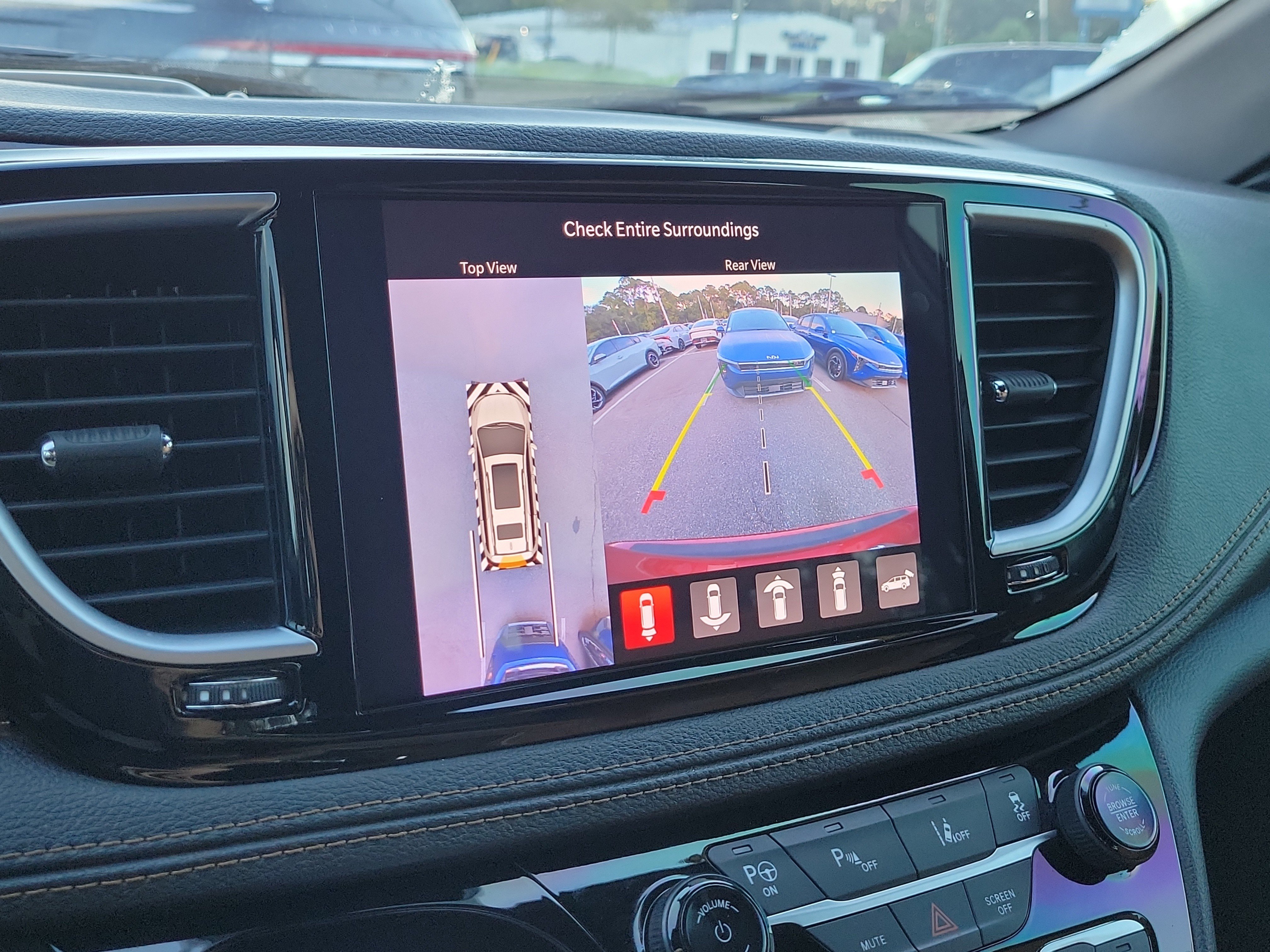 Used 2021 Chrysler Pacifica Pinnacle FWD image 36