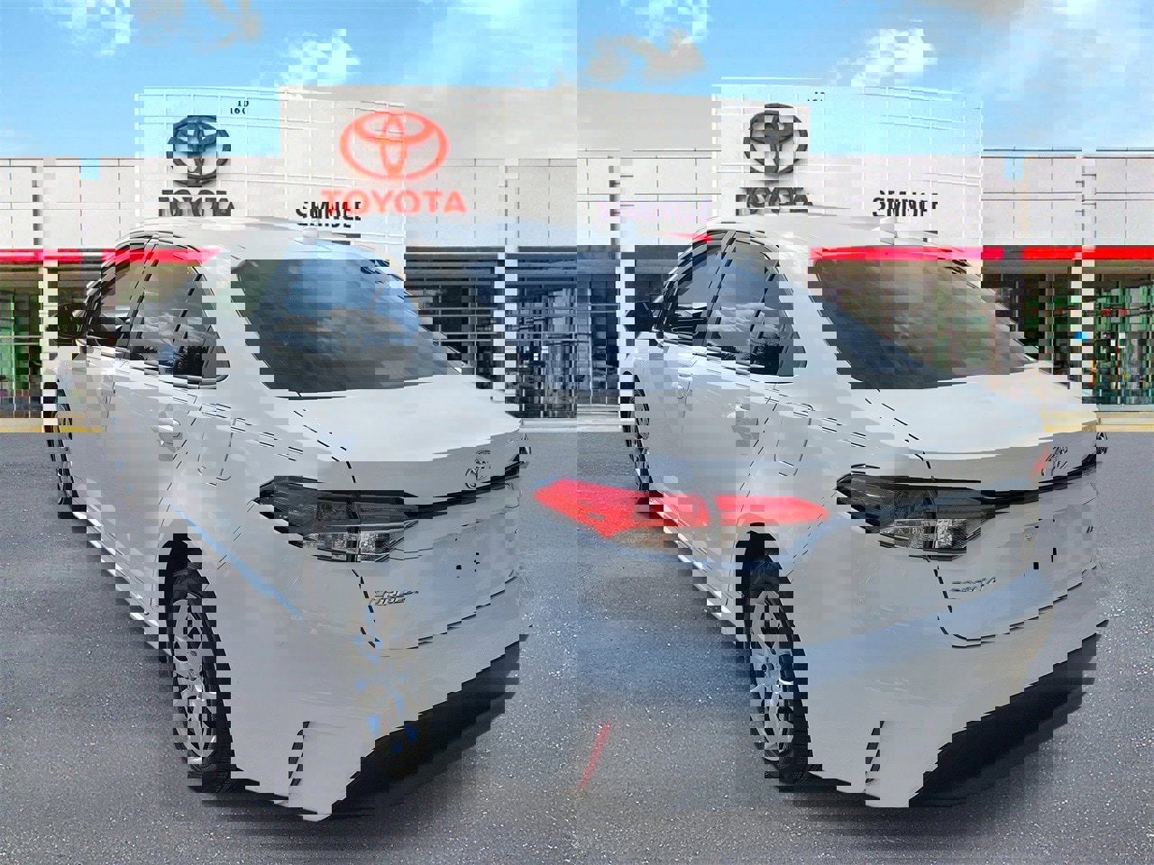 Used 2023 Toyota Corolla LE image 4