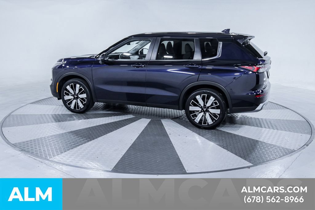 Used 2025 Mitsubishi Outlander SE image 6