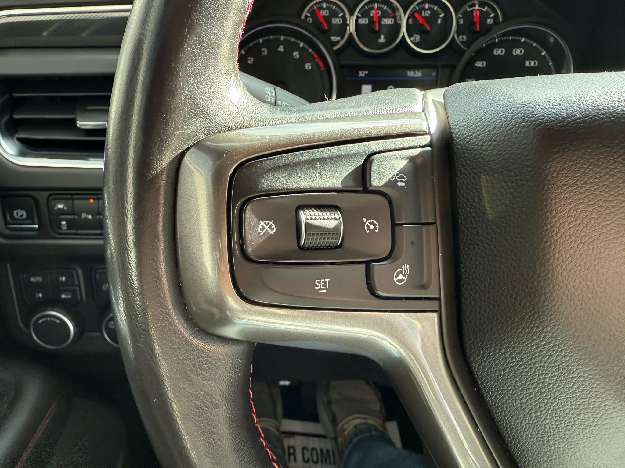 Used 2021 Chevrolet Suburban RST w/ Luxury Package image 24