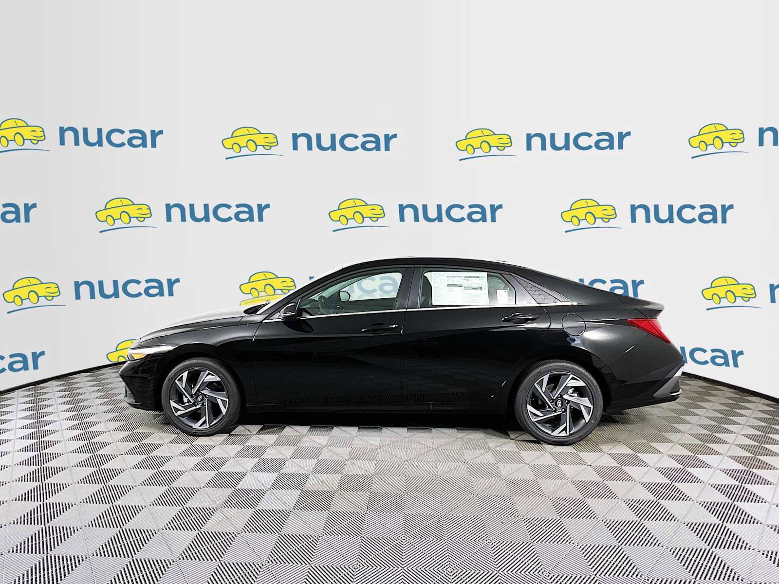 Used 2025 Hyundai Elantra Limited image 3