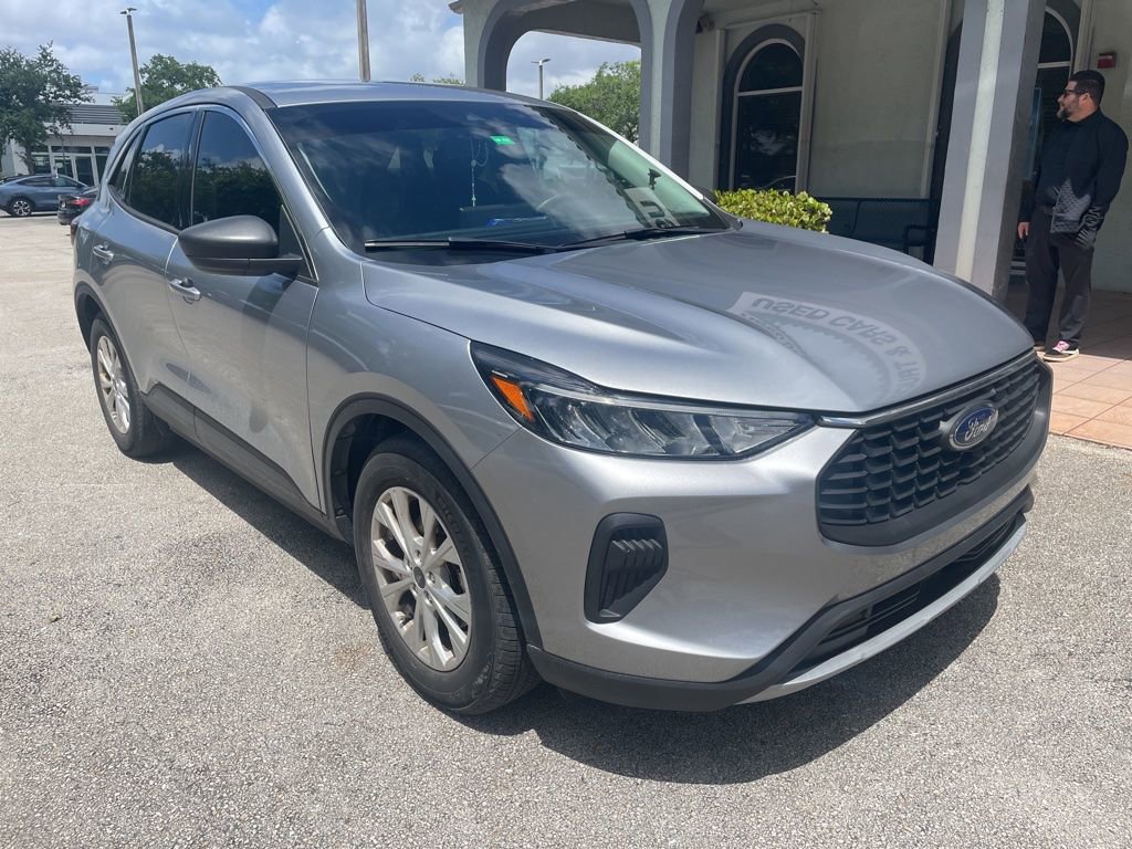 Used 2023 Ford Escape Active w/ Tech Pack #1 image 2