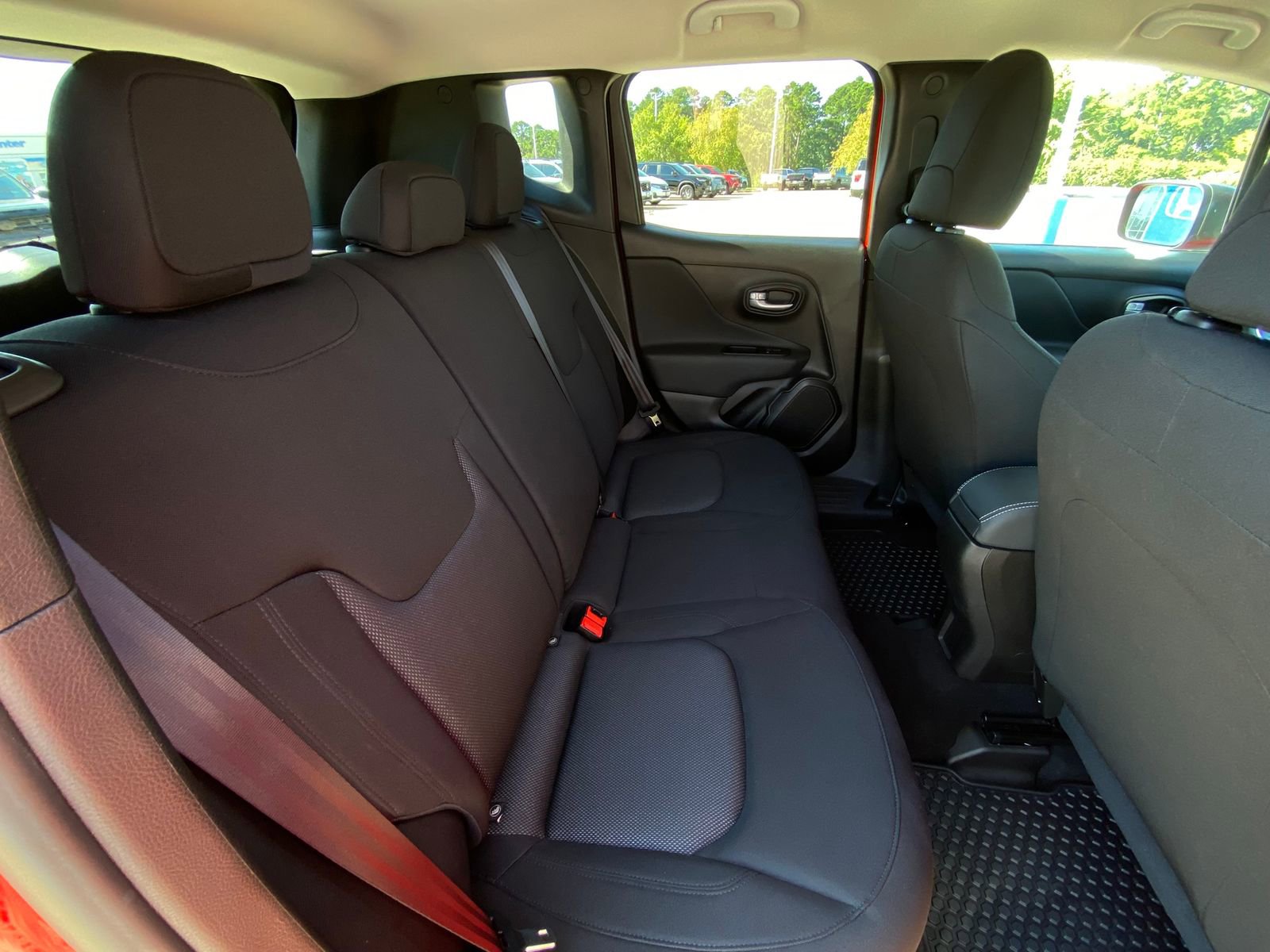 Used 2023 Jeep Renegade Latitude image 29