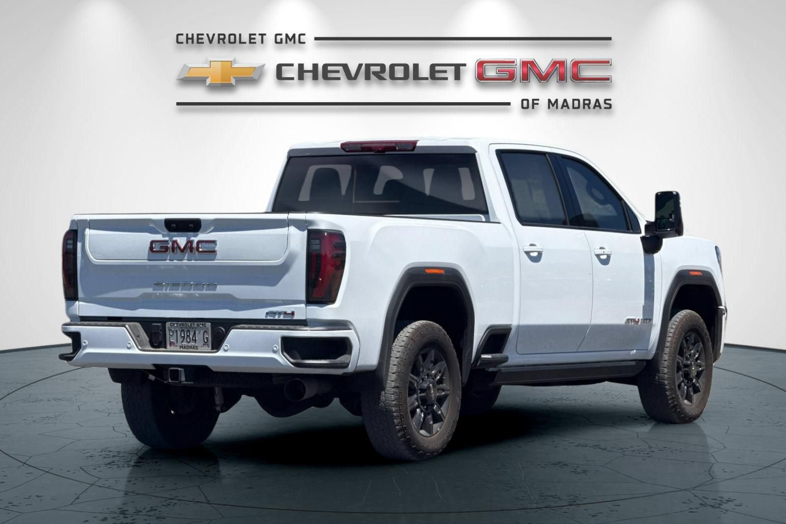 Used 2025 GMC Sierra 2500 AT4 w/ AT4 Premium Plus Package AWD/4WD image 3