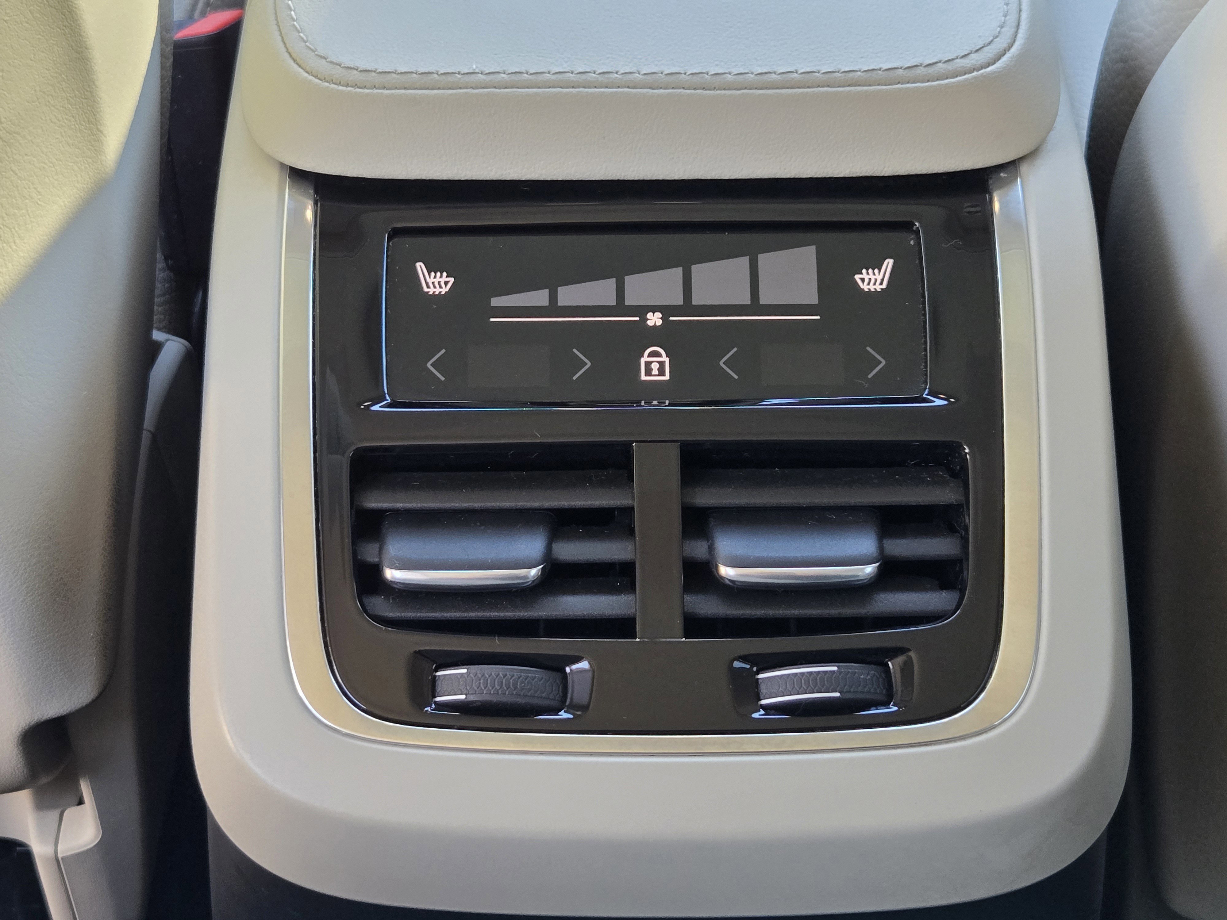 Used 2023 Volvo XC90 T8 Core w/ Protection Package Premier image 34