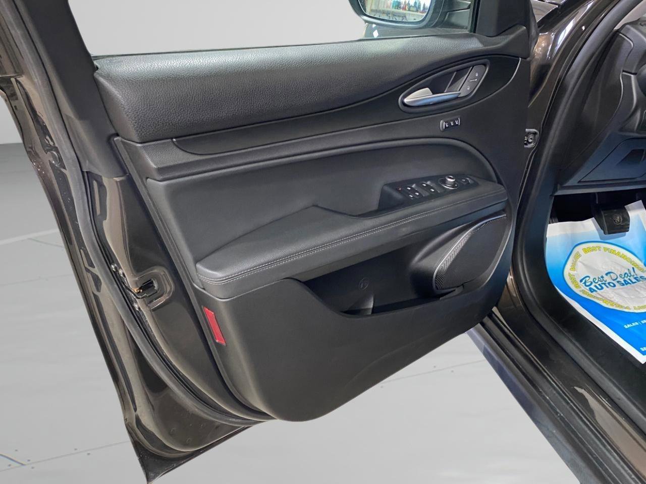 Used 2018 Alfa Romeo Stelvio AWD image 19