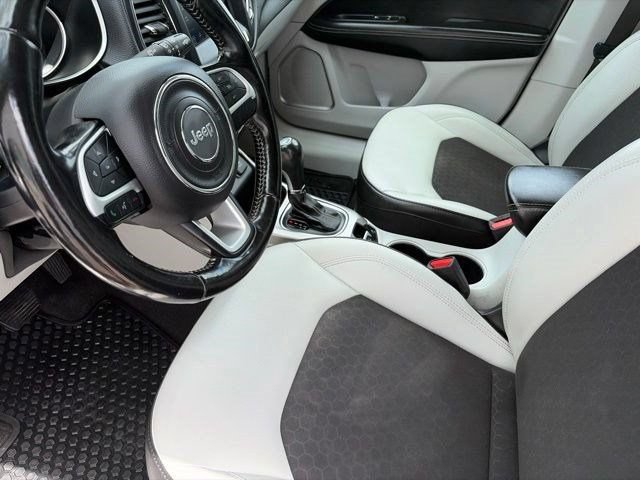 Used 2021 Jeep Compass Latitude w/ Convenience Group FWD image 9