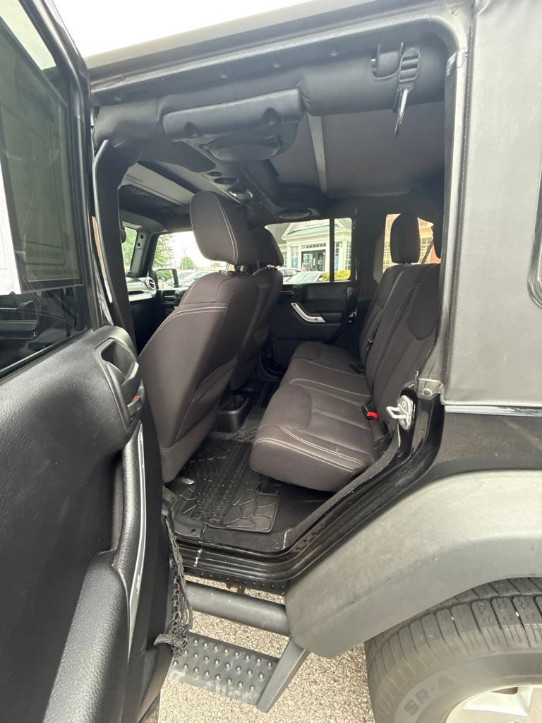 Used 2014 Jeep Wrangler Unlimited Rubicon w/ Connectivity Group AWD/4WD image 10