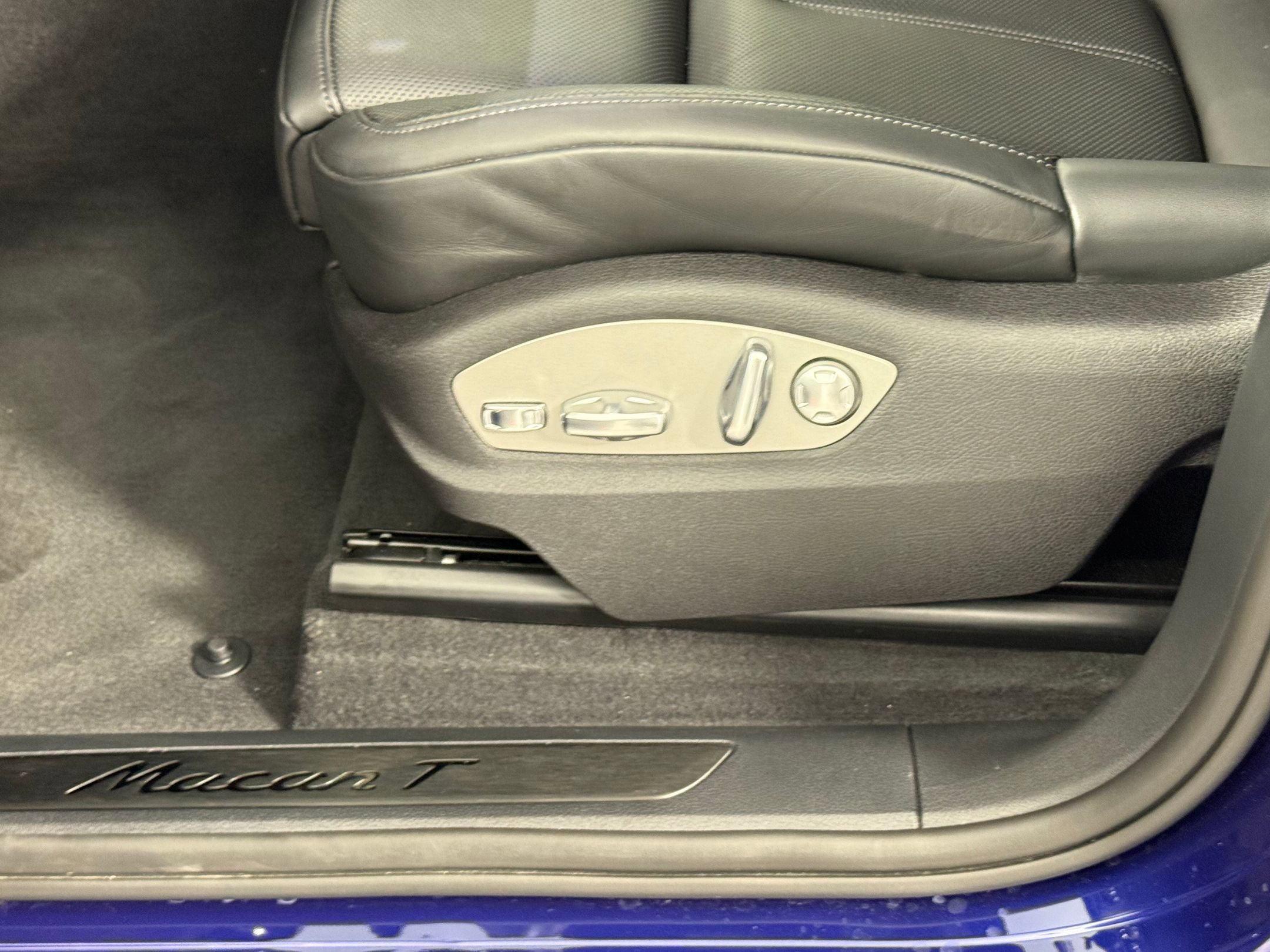 New 2025 Porsche Macan Turbo image 15