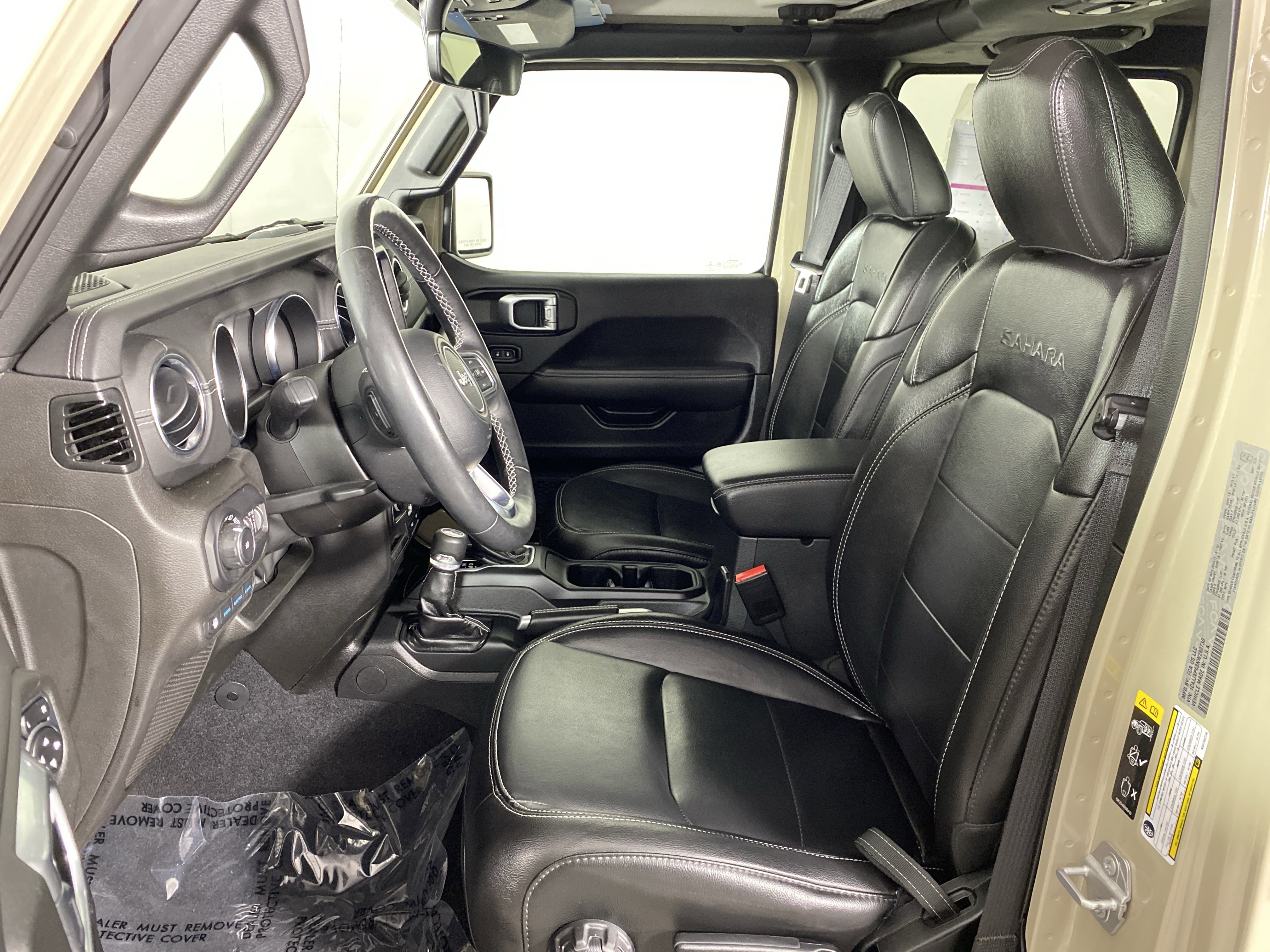 Used 2022 Jeep Wrangler Unlimited Sahara w/ Cold Weather Group image 17