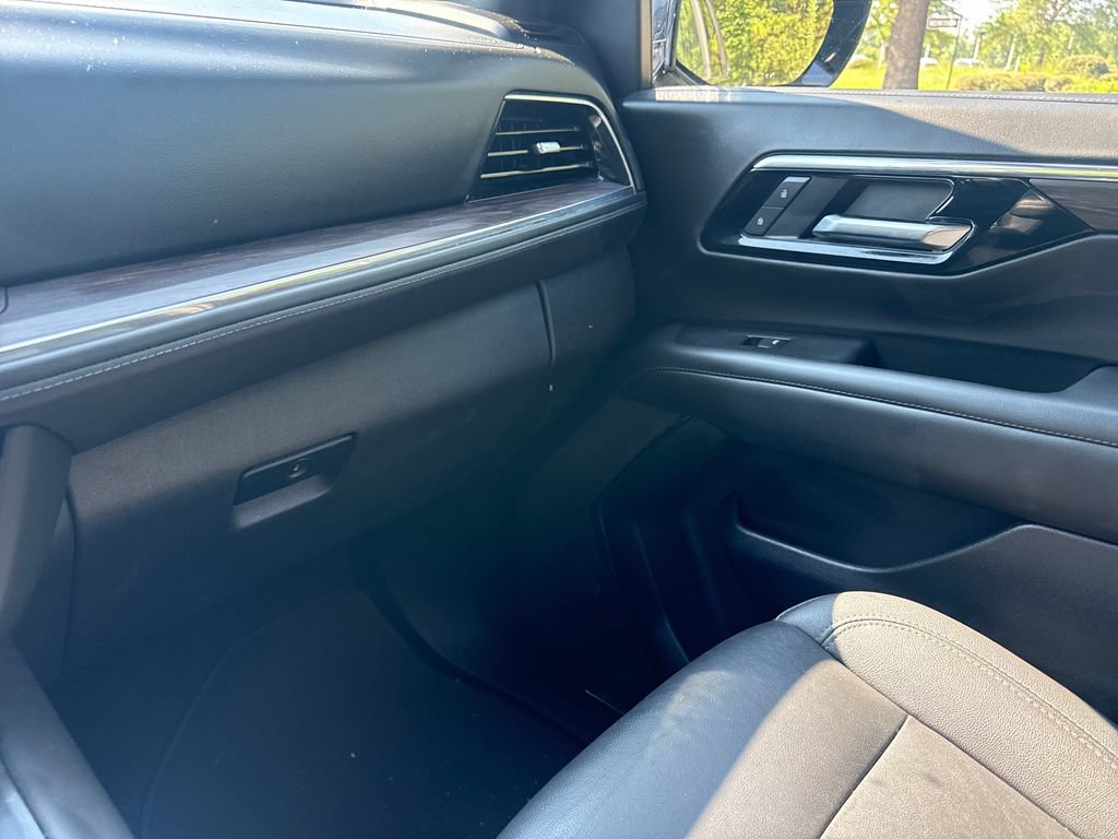 Used 2025 Chevrolet Tahoe LT AWD/4WD image 17