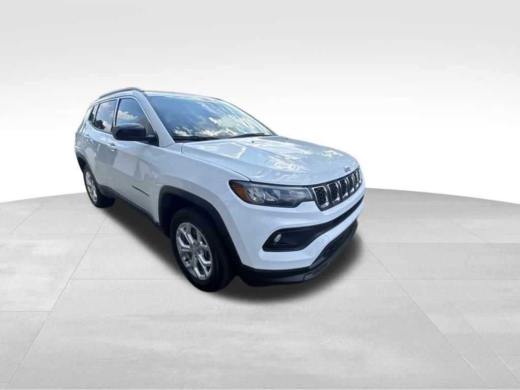 Used 2024 Jeep Compass Latitude AWD/4WD image 9