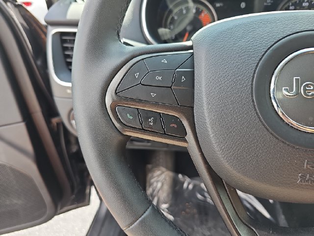 Used 2022 Jeep Cherokee Trailhawk w/ Comfort/Convenience Group AWD/4WD image 18