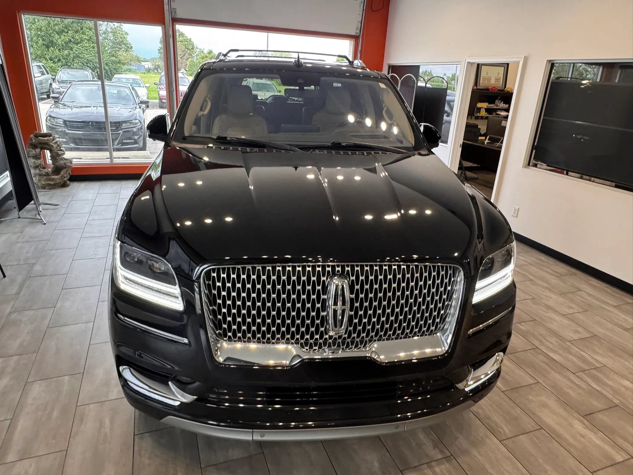 Used 2019 Lincoln Navigator L Reserve w/ Cargo Package AWD/4WD image 8