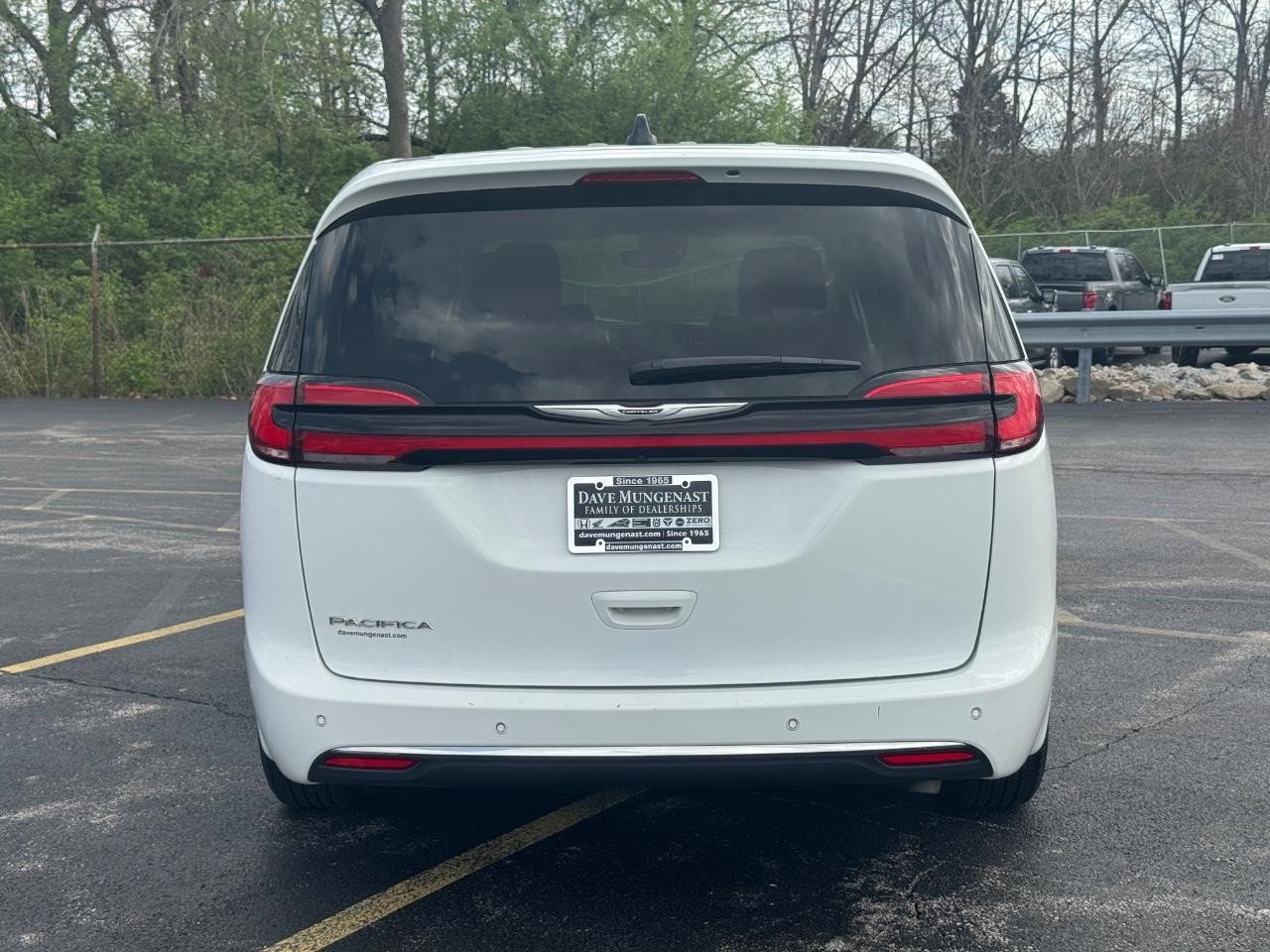 Used 2024 Chrysler Pacifica Touring-L image 8