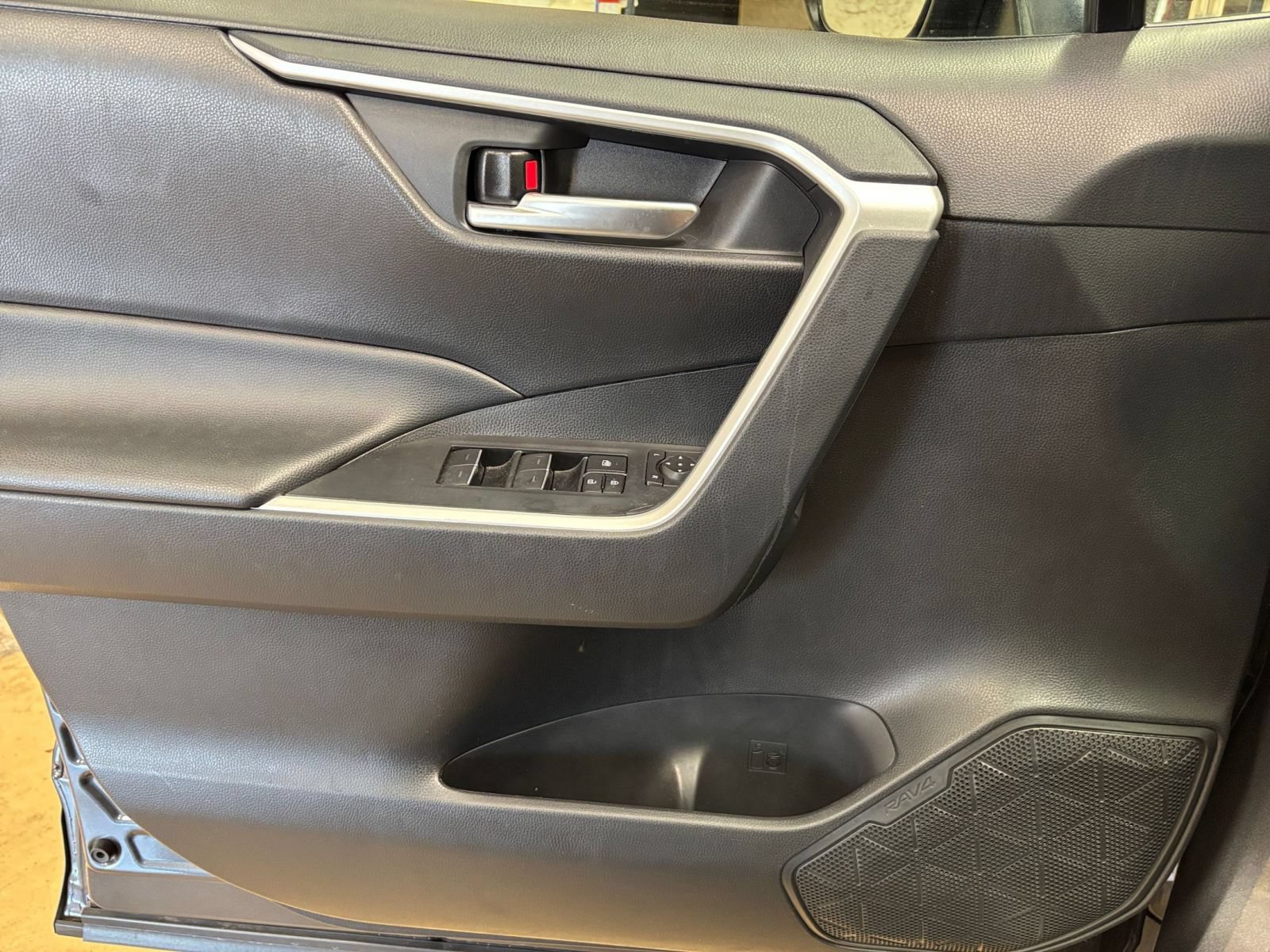 Used 2025 Toyota RAV4 XLE w/ Convenience Package AWD/4WD image 18
