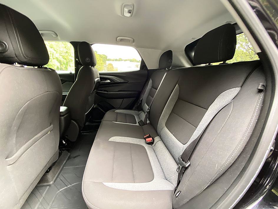 Used 2022 Chevrolet TrailBlazer LT w/ Convenience Package FWD image 12