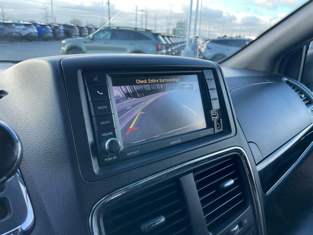 Used 2019 Dodge Grand Caravan SXT image 16