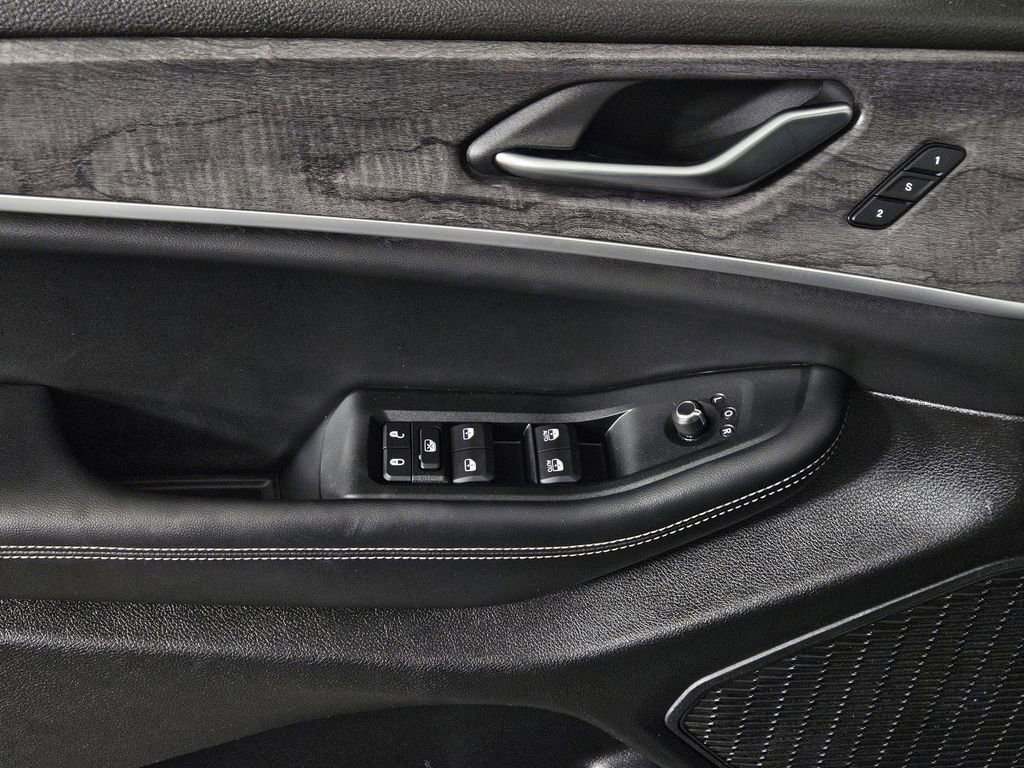 Used 2024 Jeep Grand Cherokee L Limited w/ Luxury Tech Group II image 27