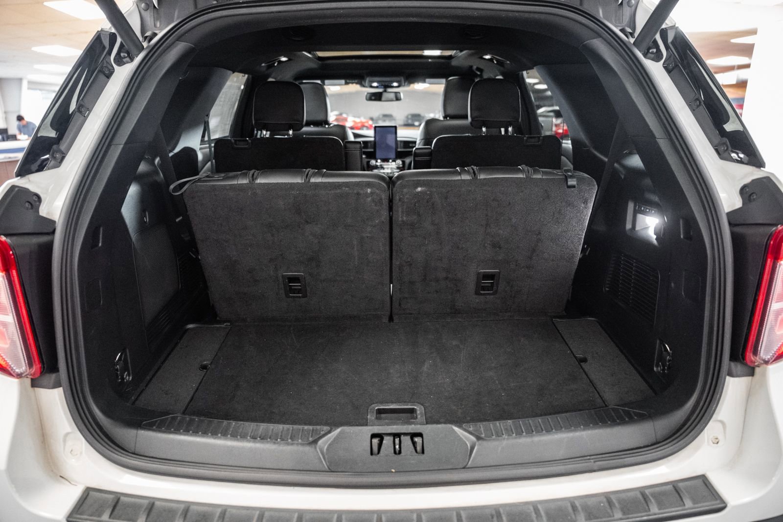 Used 2022 Ford Explorer ST w/ Equipment Group 401A AWD/4WD image 9