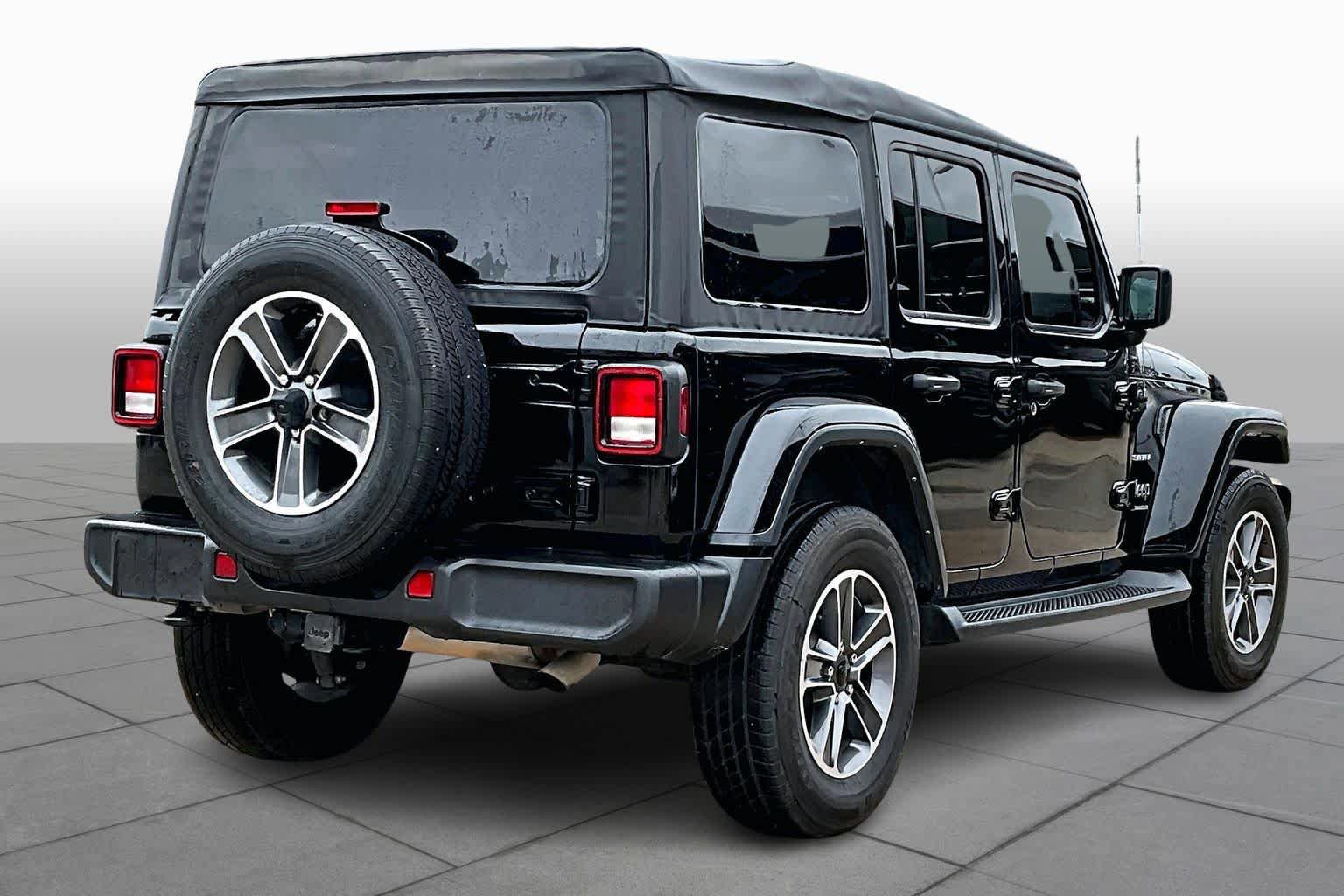 Certified 2023 Jeep Wrangler Unlimited Sahara AWD/4WD image 11
