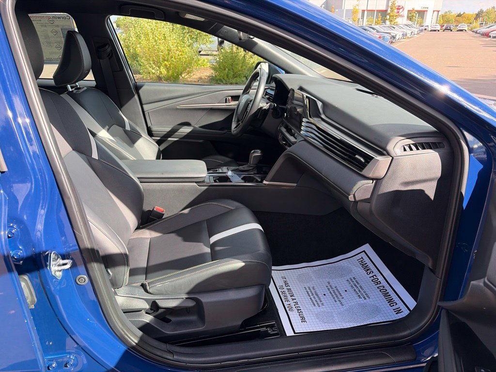 Used 2025 Toyota Camry SE FWD image 11